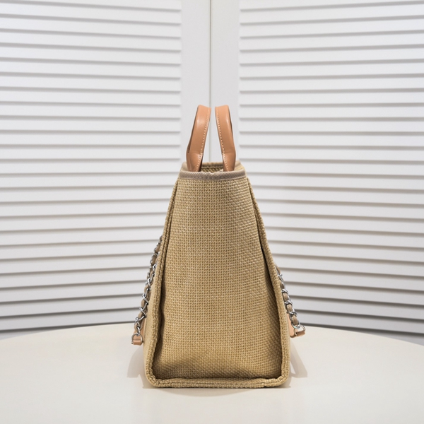 シャネルバッグ背面デザイン